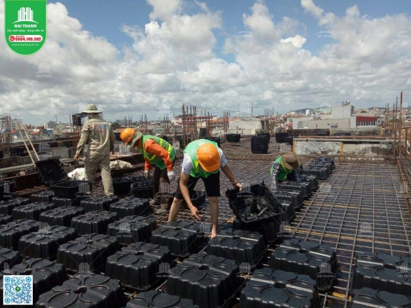 thi-cong-san-phang-cho-mo-hinh-nha-pho-ket-hop-kinh-doanh 