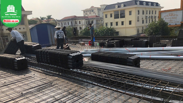 chuan-bi-vat-tu-thi-cong-dam-san-du-ung-luc-cang-sau 