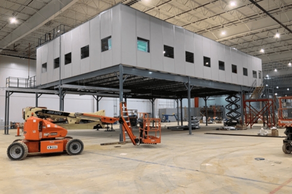 mo-hinh-thi-cong-van-phong-trong-nha-xuong-duoc-nhieu-doanh-nghiep-ung-dung 