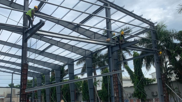 thi-cong-khung-thep-nha-may-son-trang-due-tai-hai-phong 