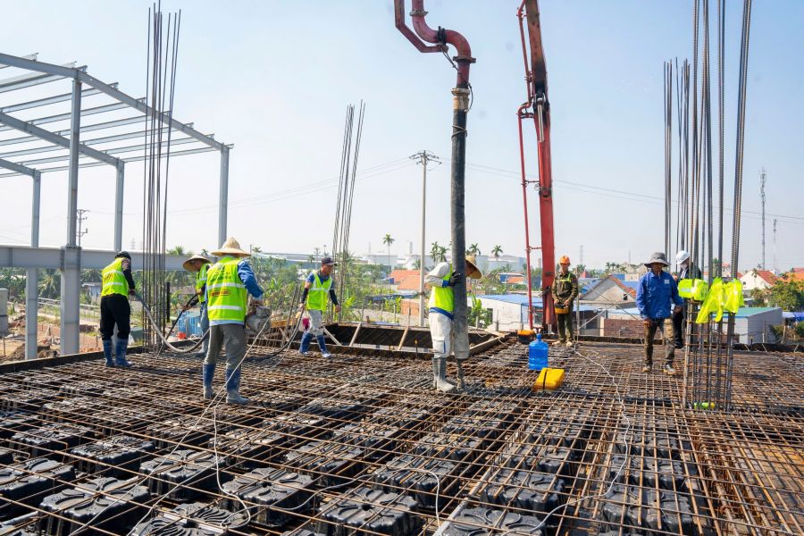 thi-cong-san-phang-khong-dam-du-an-nha-an-2-tang-tu-nha-thau-hai-thanh 